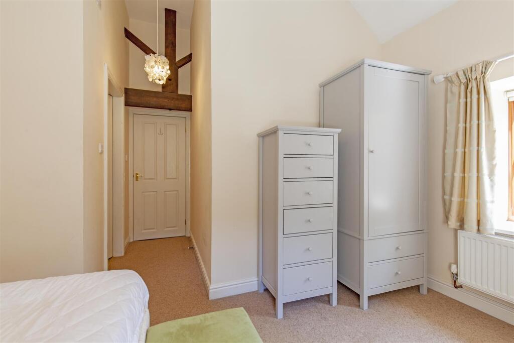 Bedroom 1-4.jpg
