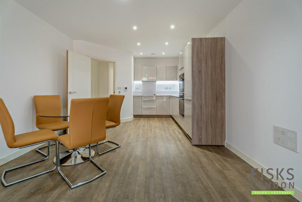 8614845-interior10-800.JPG