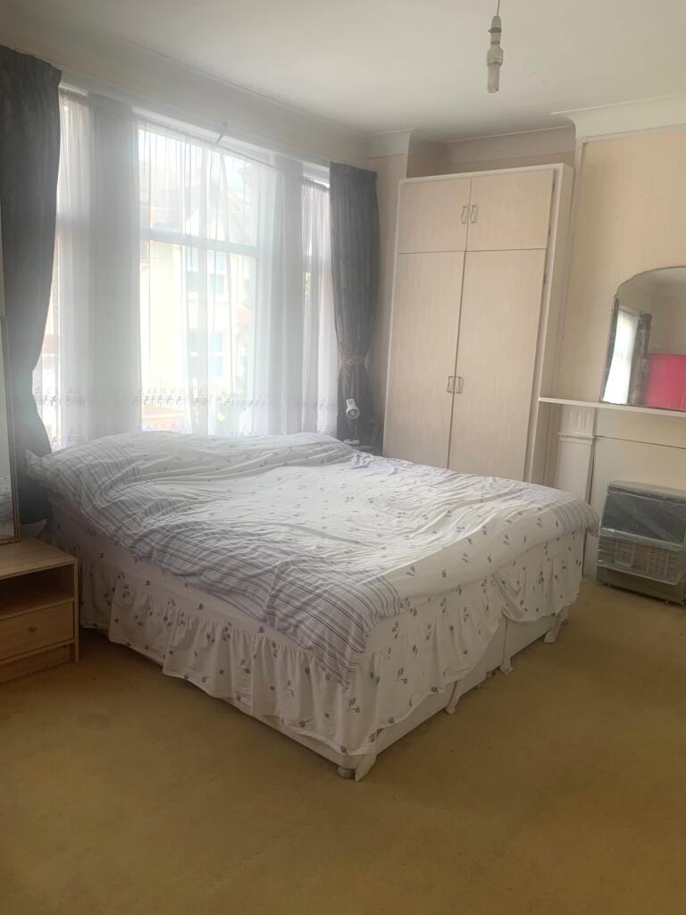 KINGS 3RD BED