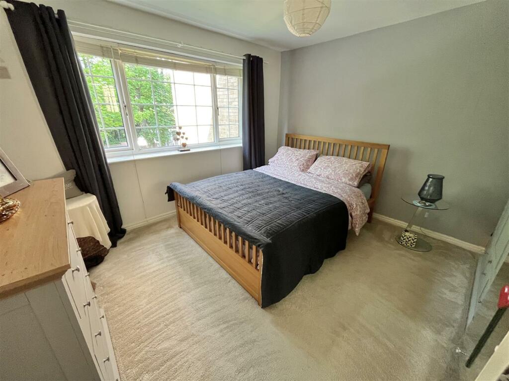 Bedroom 1 Aspect 2.jpg