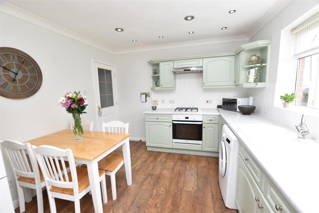 KITCHEN/BREAKFAST ROOM