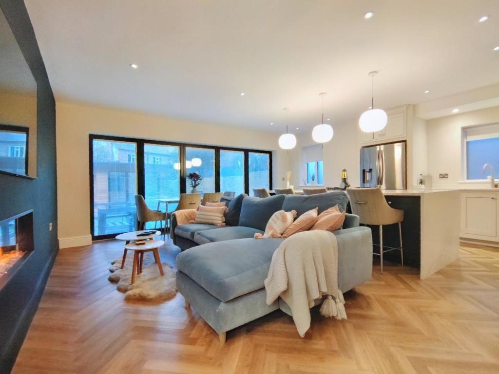 Open Plan Living Dining Kitchen