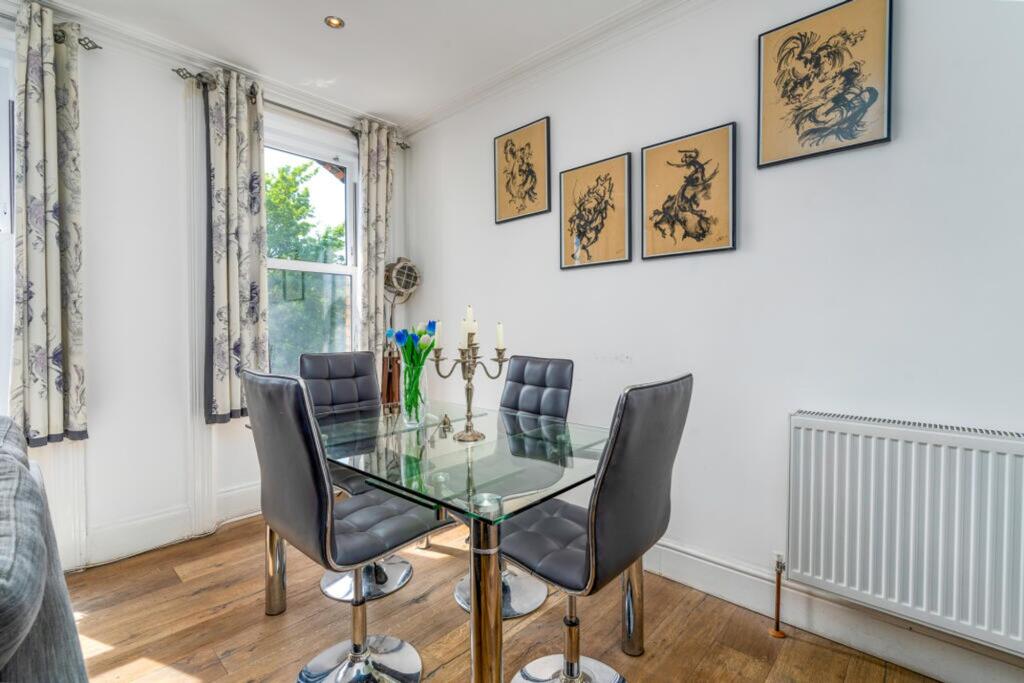 Dining Area For Sale 2 Bedroom Flat Annerley Hill SE19 922 Sq ft www.steele.london