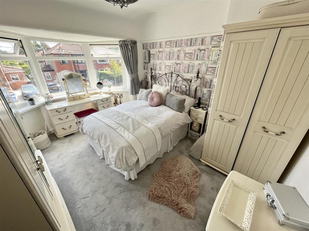 Bedroom 1.jpg