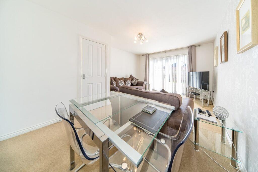 15 Station Road lounge dining.jpg