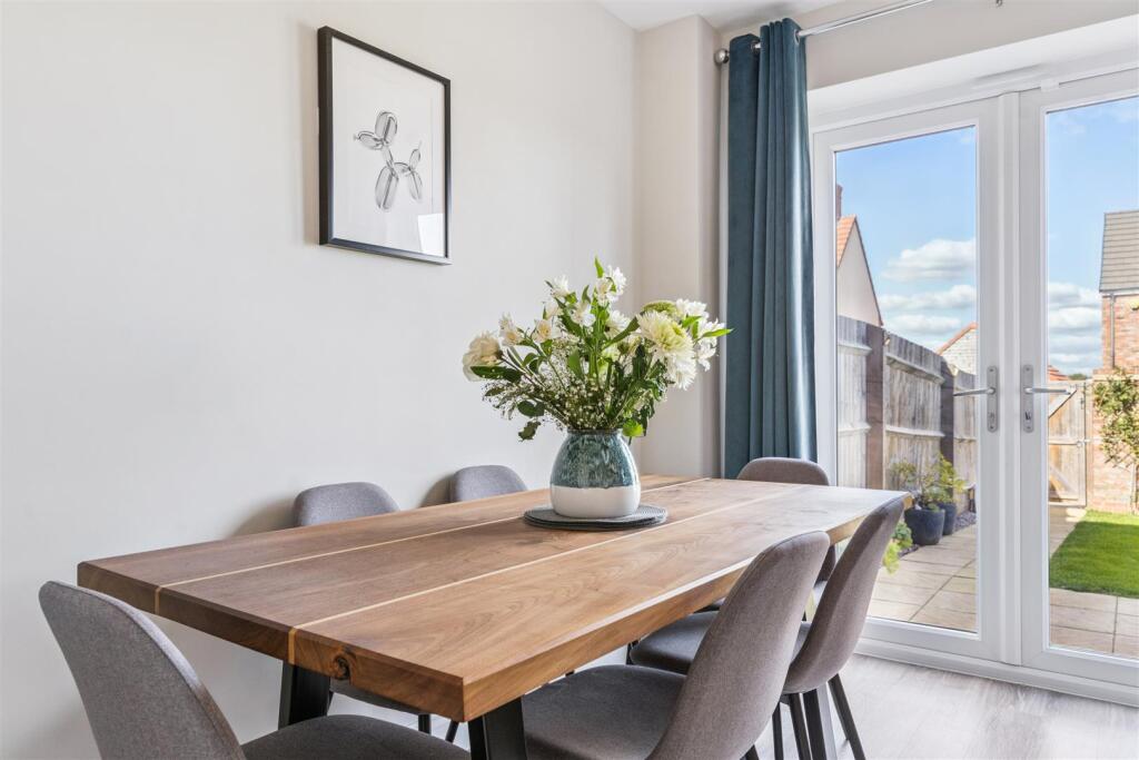 Sitting/Dining Room