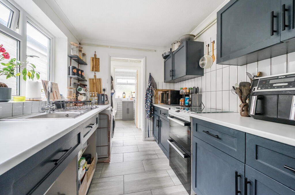 1348803-4-68b98ba...