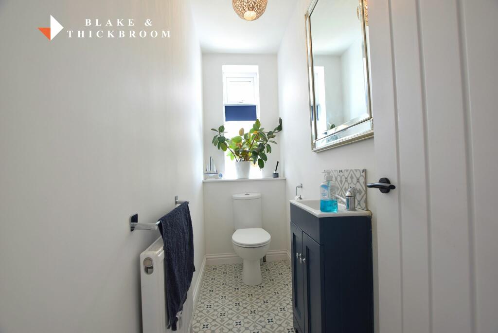 GROUND FLOOR CLOAKROOM