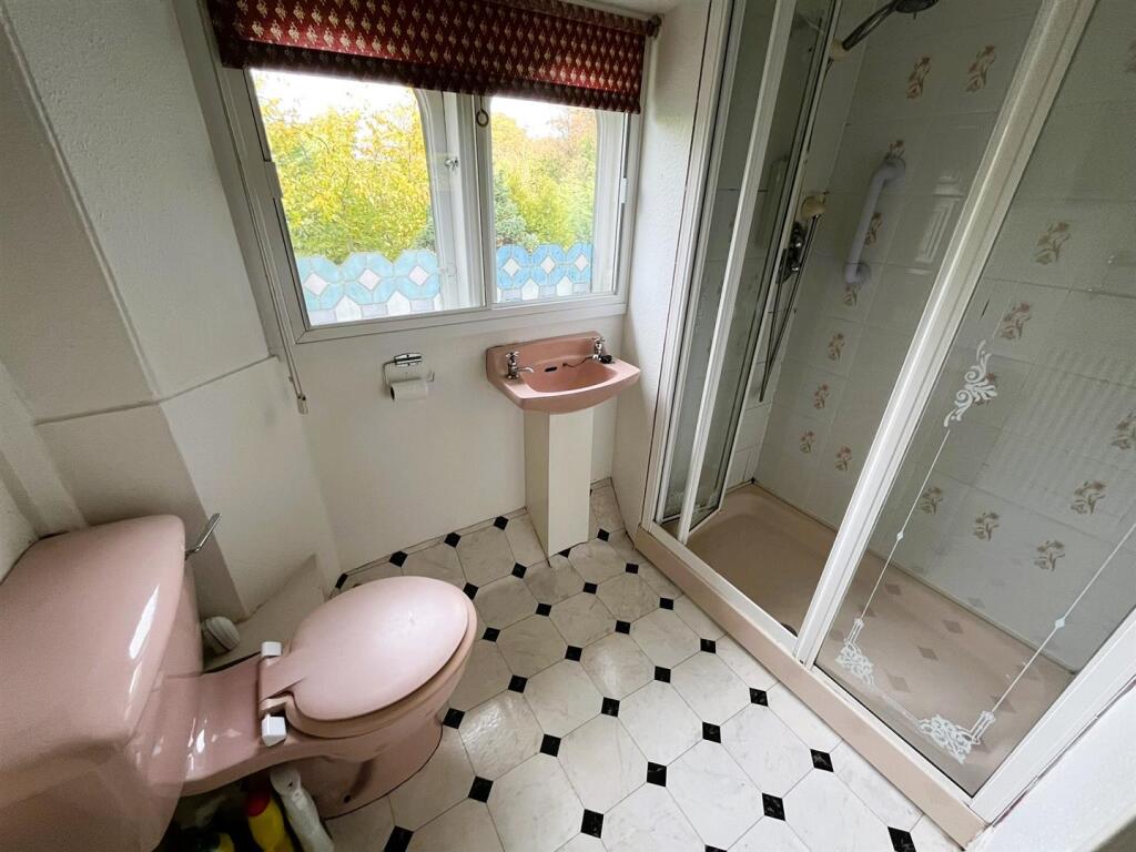 SHOWER ROOM