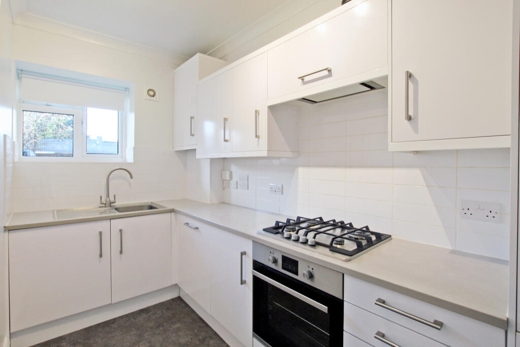 4.kitchen.jpg