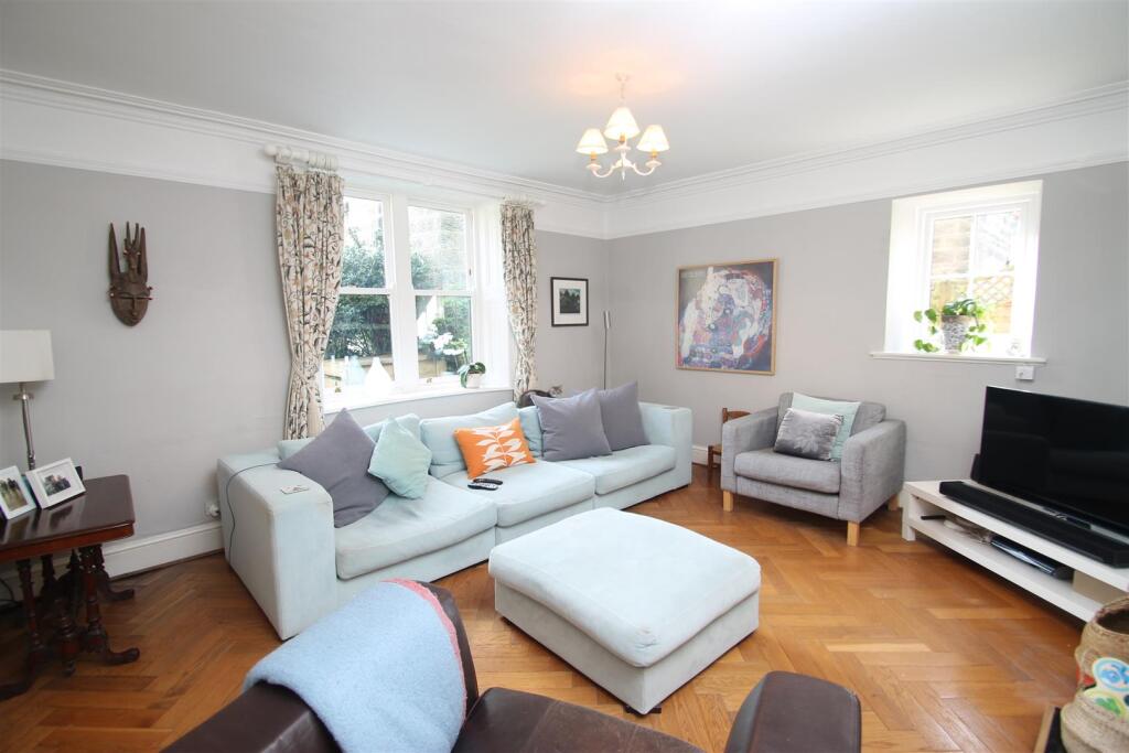 sitting room 2.JPG