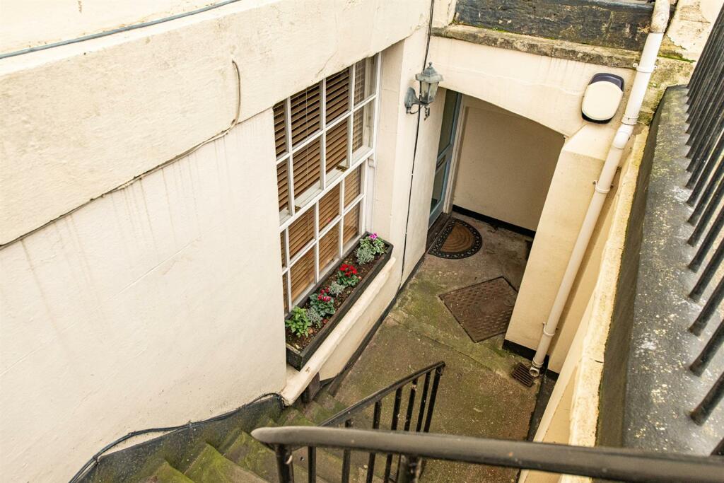 Exterior_3.jpg