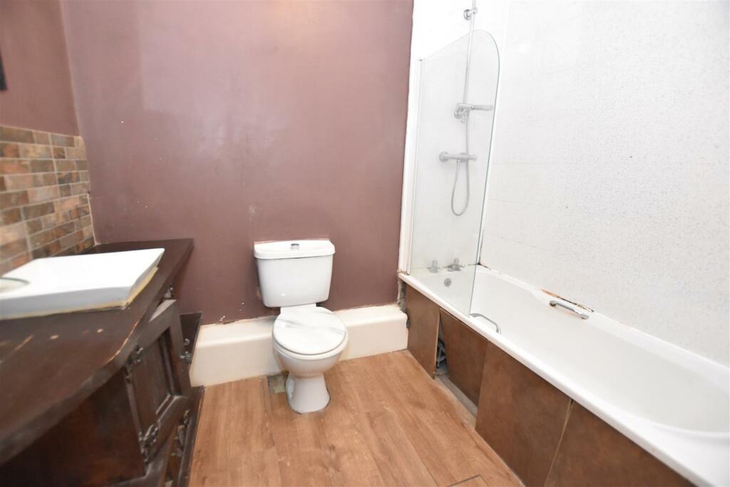 Bathroom.JPG