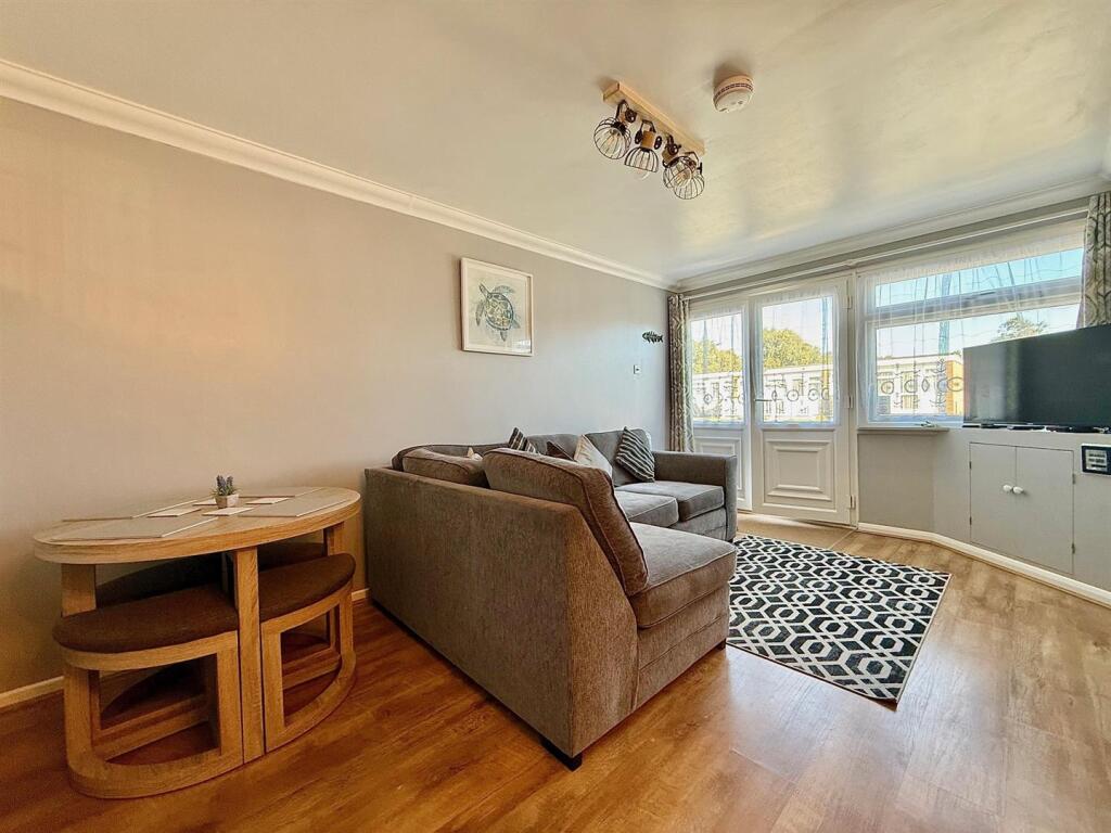 Open Plan Living Room/Dining Area