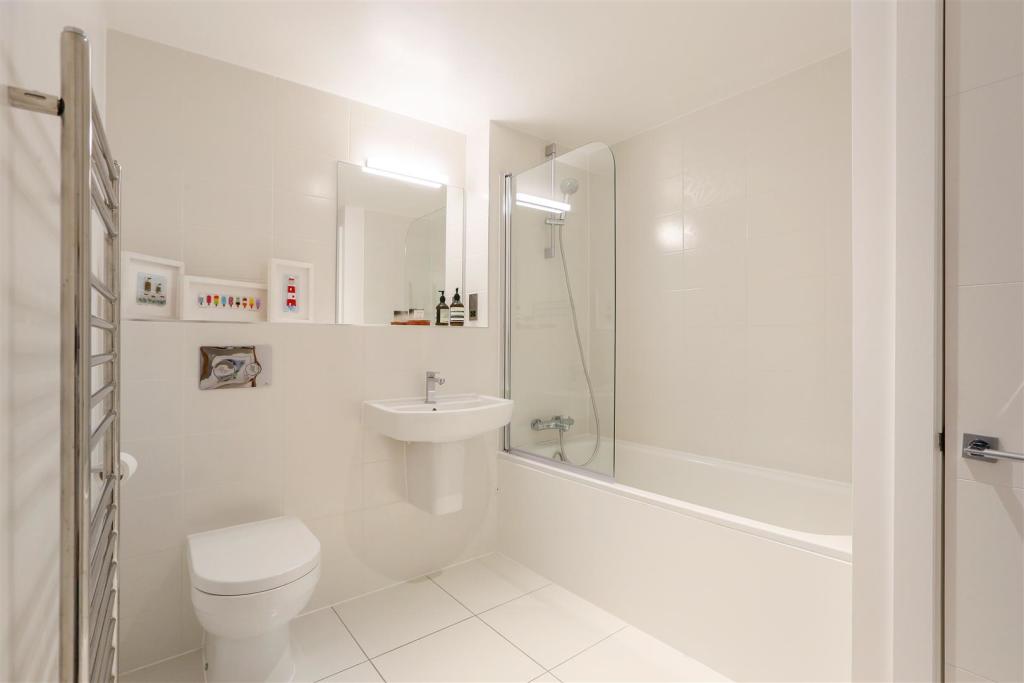 10  Plas Bowles
