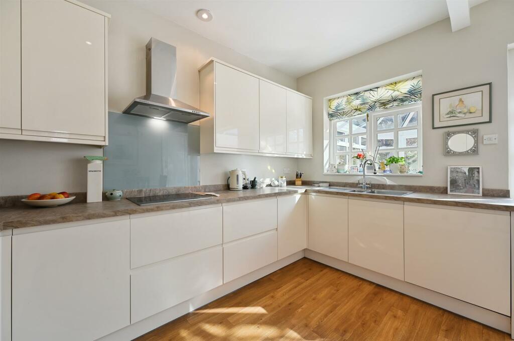 Kitchen (2).jpg