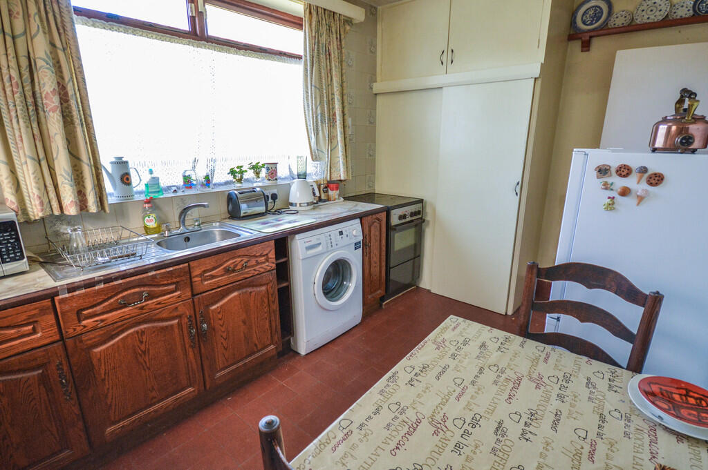 Kitchen/Breakfast...