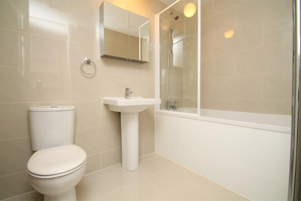 Bathroom top floor 2.JPG