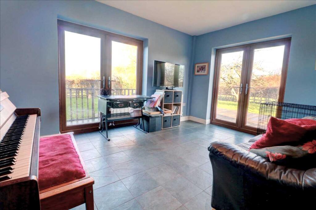 OFFICE/ENTERTAINMENT