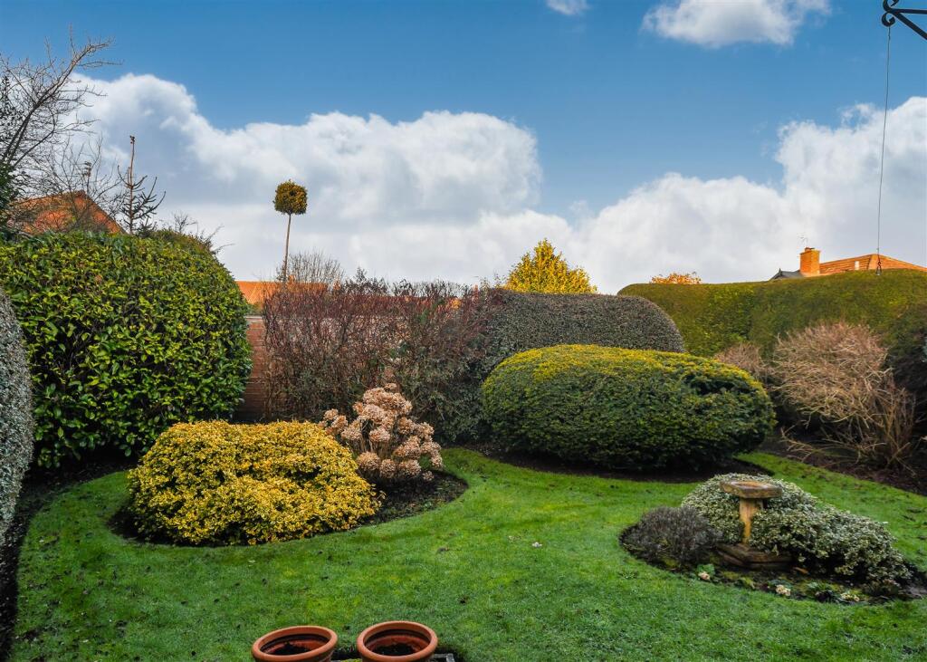 2 Green Acres - Garden.jpg