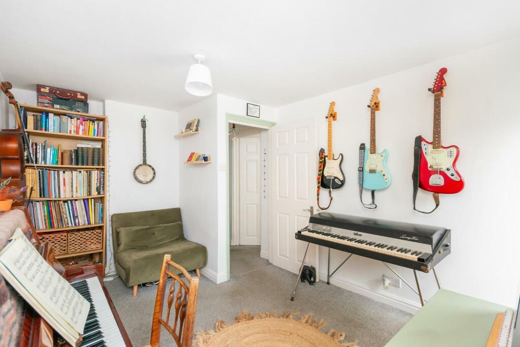 B1FHHEV - Bedroom G.jpg