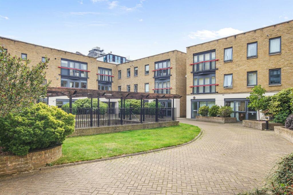 01-789777446 - AM - 56 Leeds Court, 201 St. John S