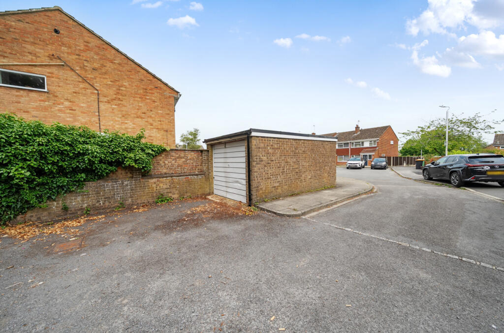 Garage / Parking