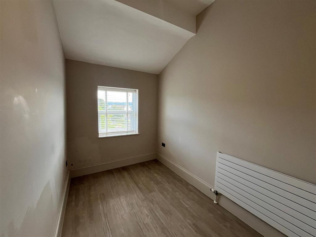 Bedroom 3 - 1.jpg