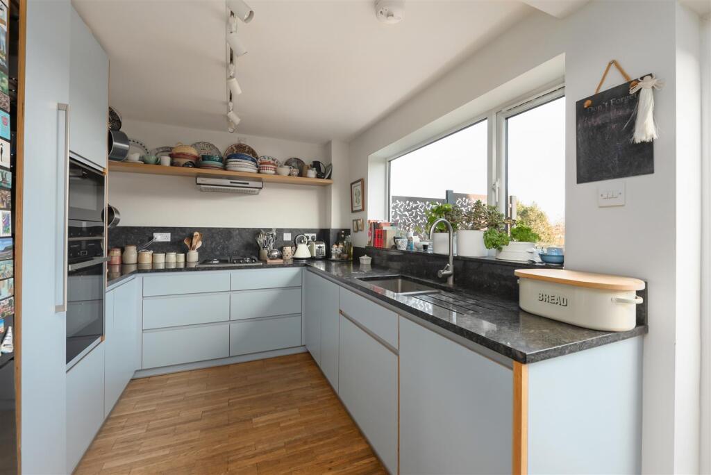 Island Wall, Whitstable