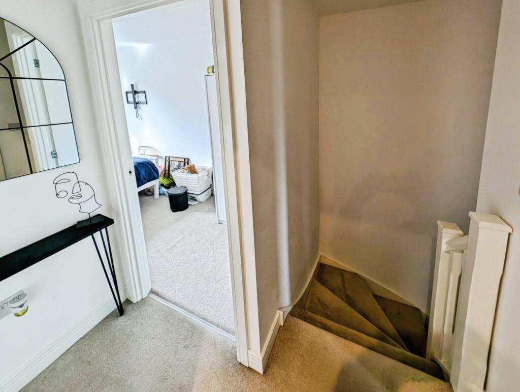 170 Dowsell Way landing.jpg