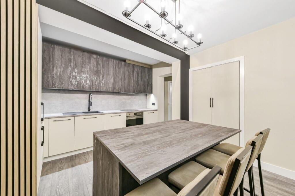 Kitchen1.jpg