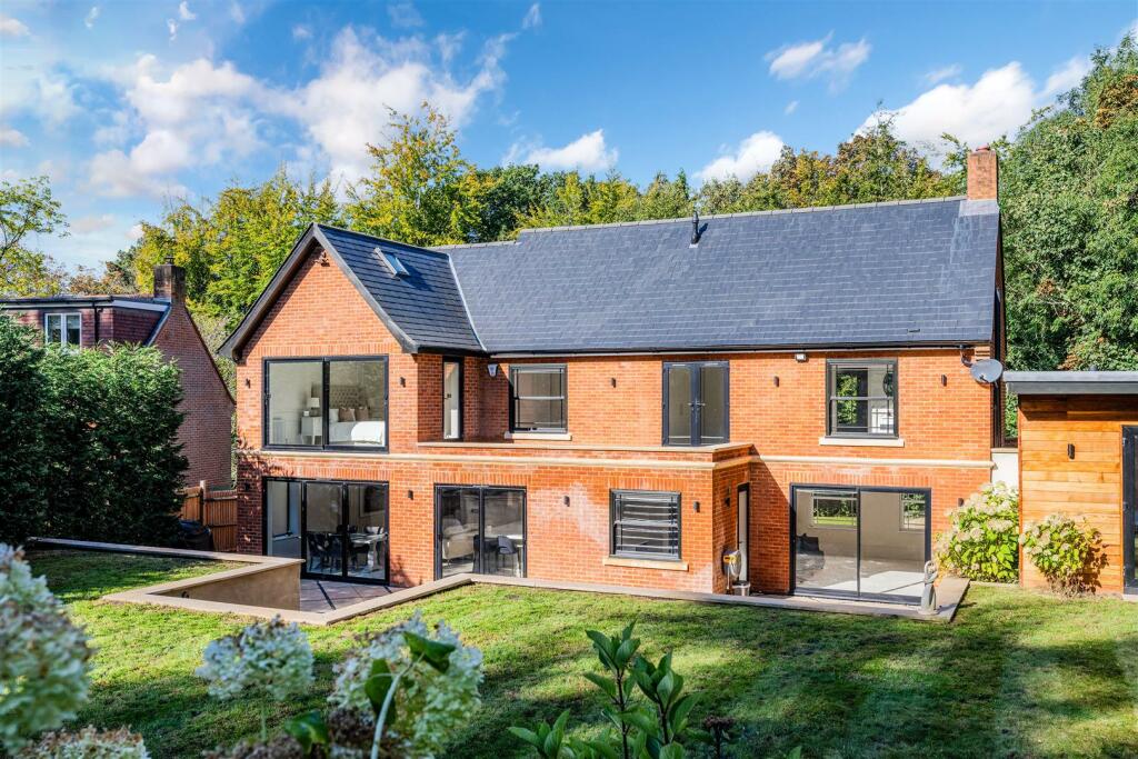 CUNLIFFE CLOSE, 1  (9).jpg