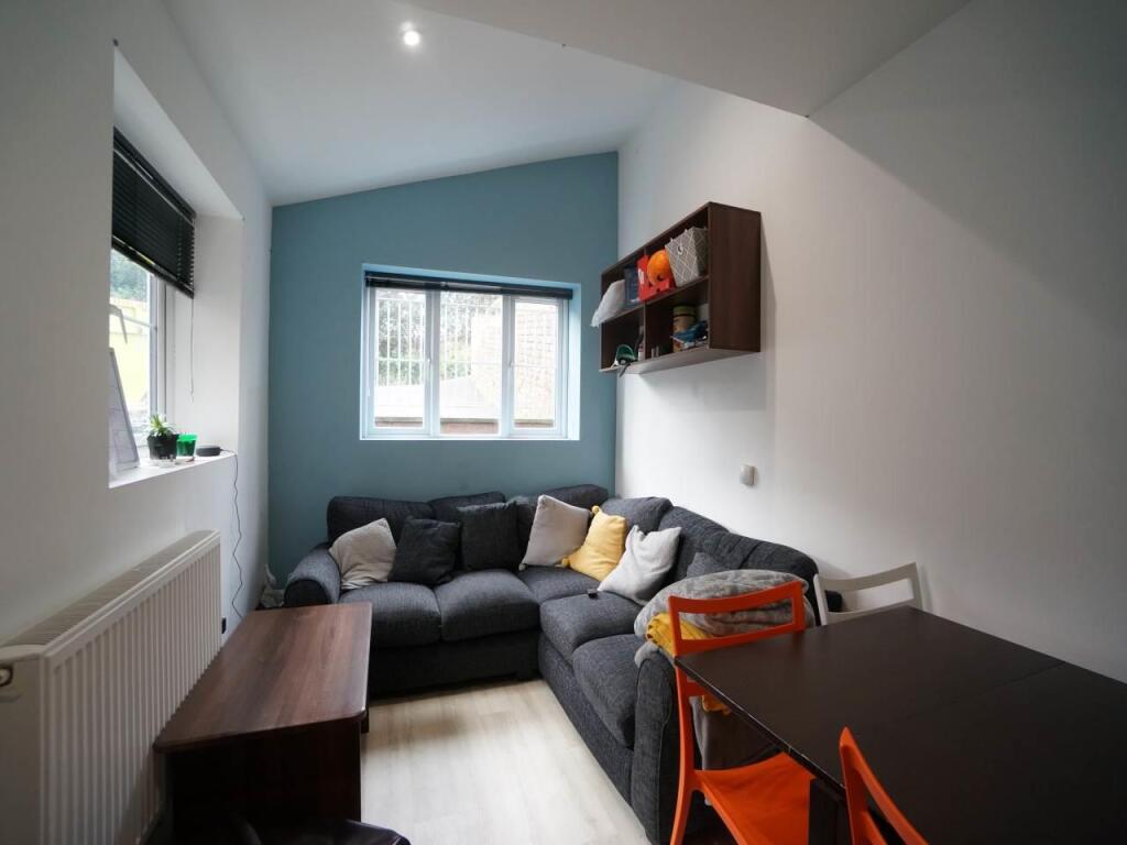 Living area 1.JPG