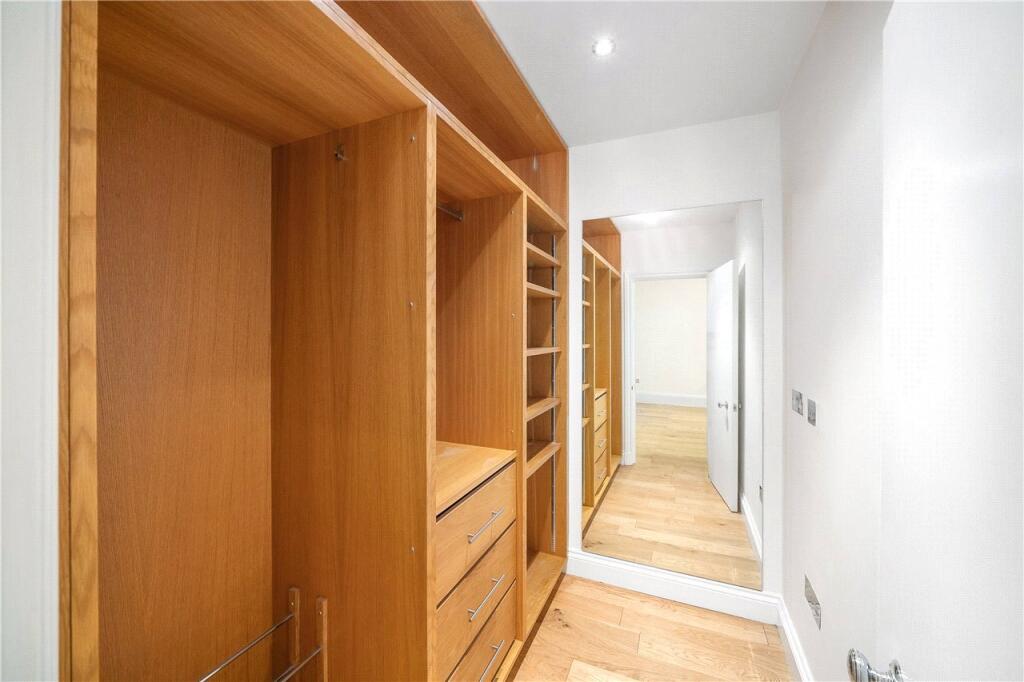 Walk-In Wardrobe
