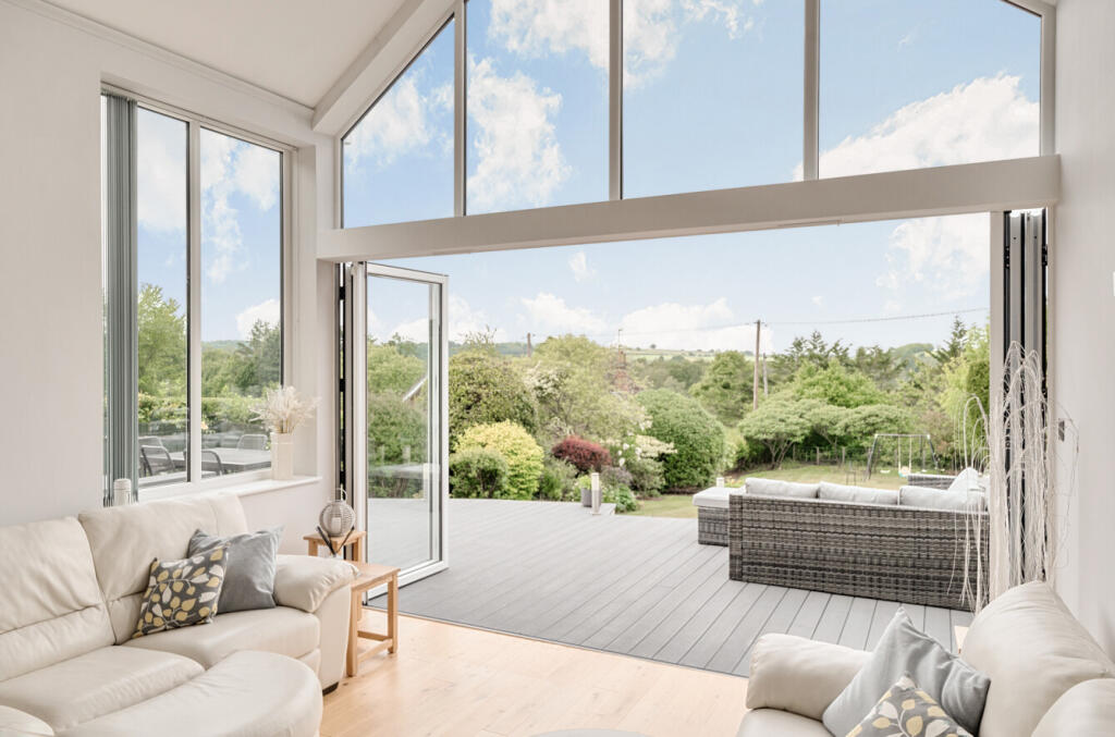 1296139-16-682f6a...