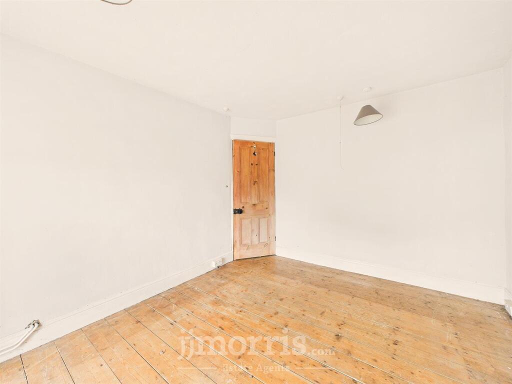 CAM05297G0-PR0093-STILL024.jpg
