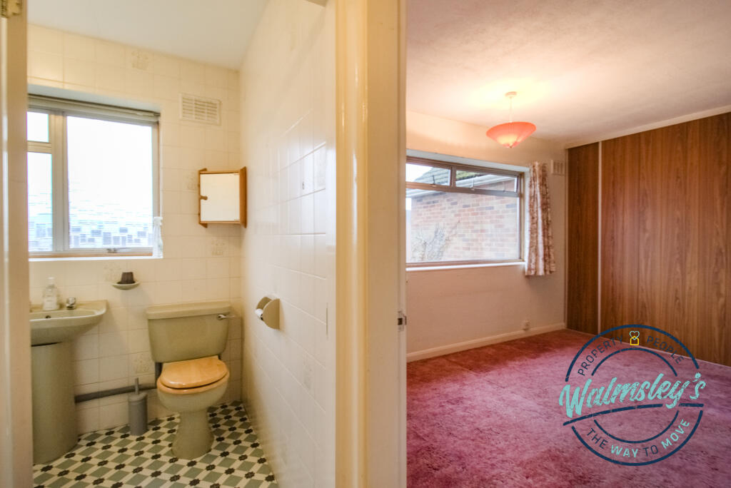 Rear double &amp; family bathroom