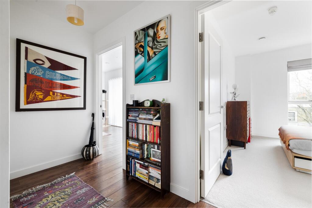 Atkins Square E8