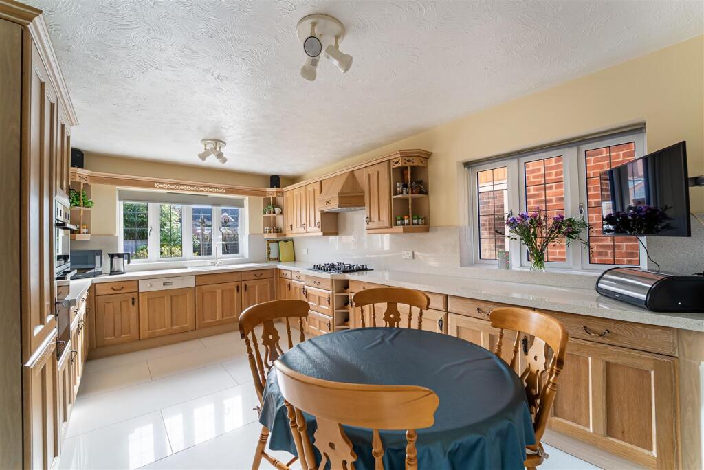 Kitchen/Breakfast Room