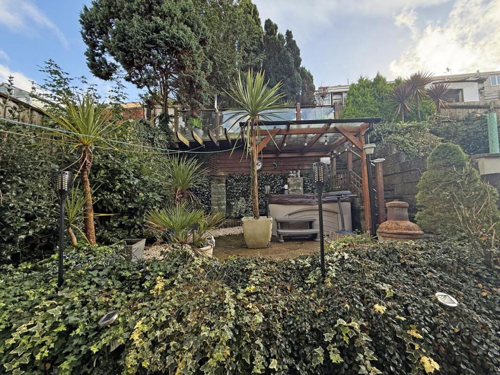 Edwards Close 27 - Garden 2.jpg