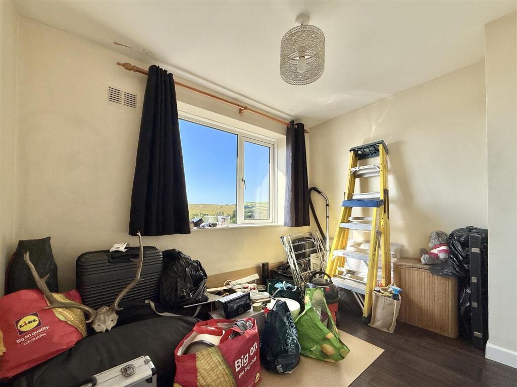 Bedroom 4.jpg