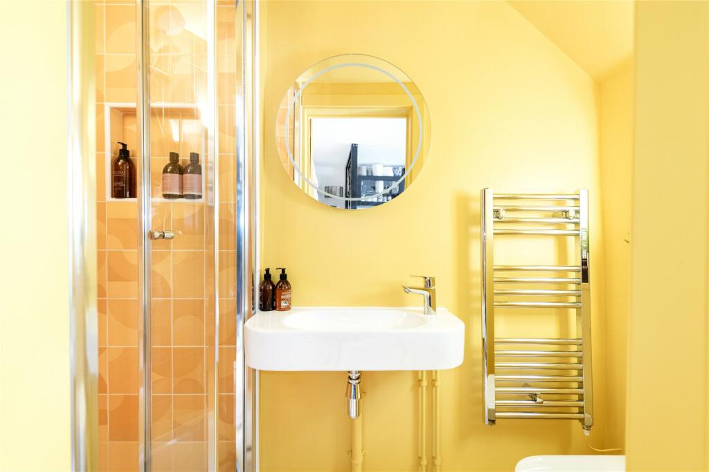 Studio Shower Room
