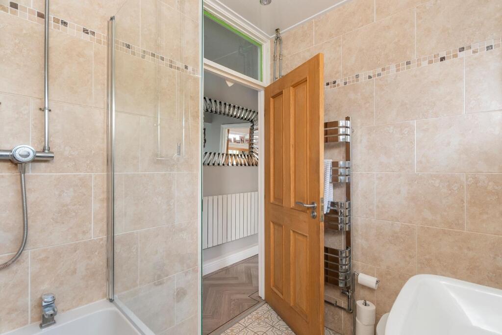 4R8DHE - Bathroom A.jpg