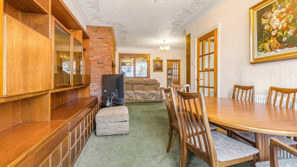 Lounge/Dining Area
