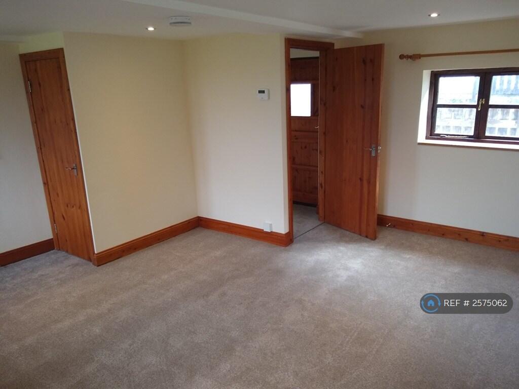 Dining Room - Picture 2
