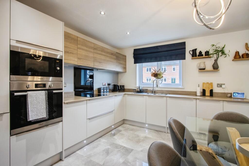 Lounge / Kitchen