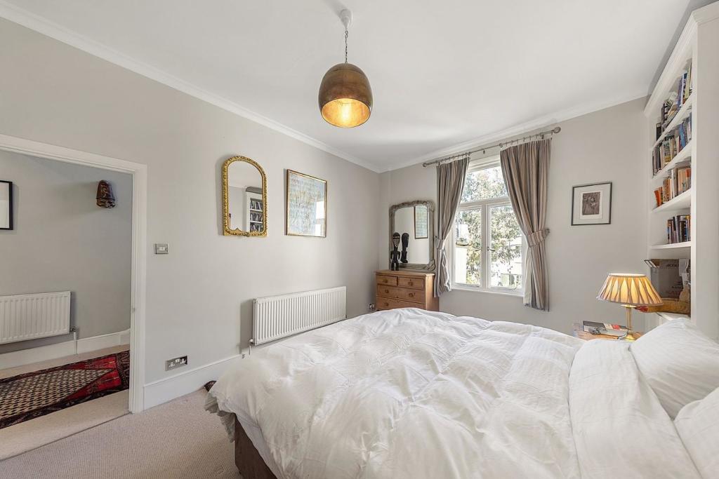 Bedroom Two (2).jpg