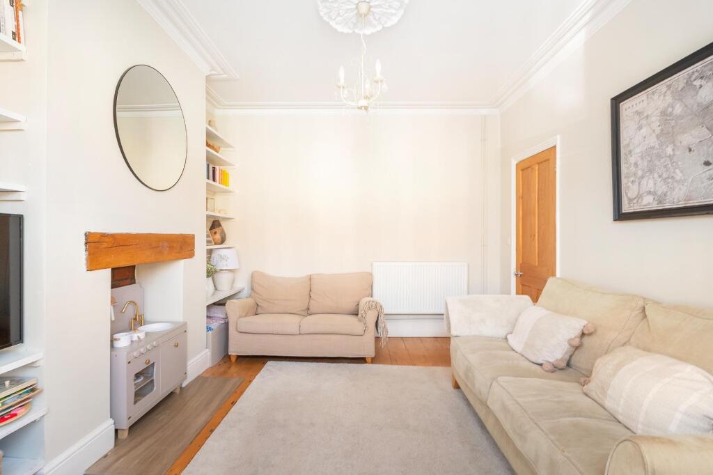 1B1R6BN - Living Room A.jpg