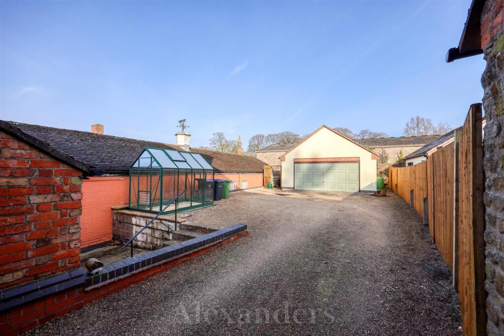 Rainbow Cottage-07.jpg