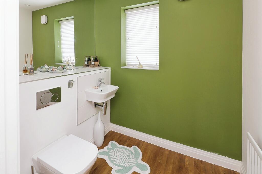 Cloakroom/wc